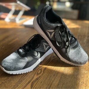 Reebok Women's Black and White Athletic Sneakers Sz 11